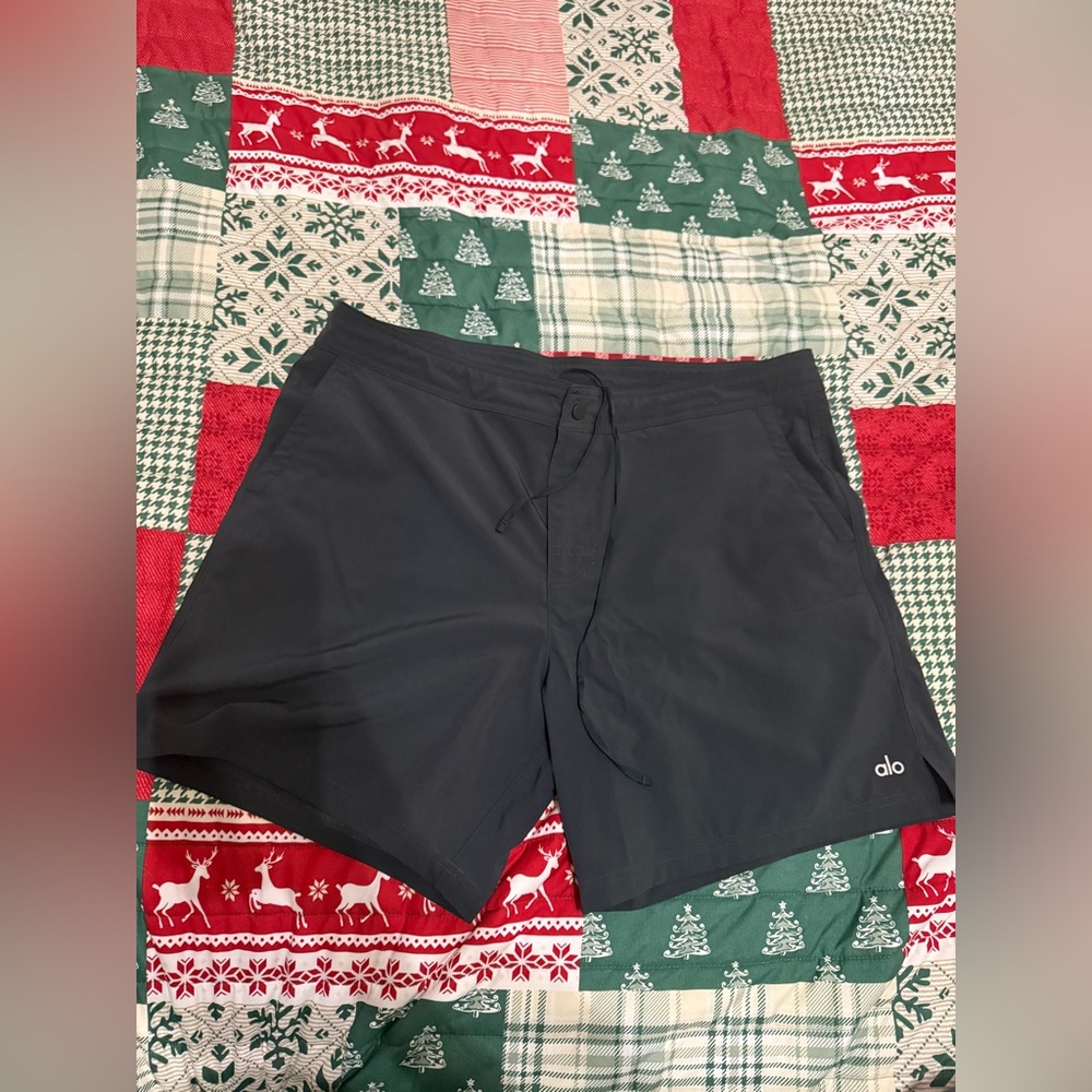 Men’s Alo shorts size XL